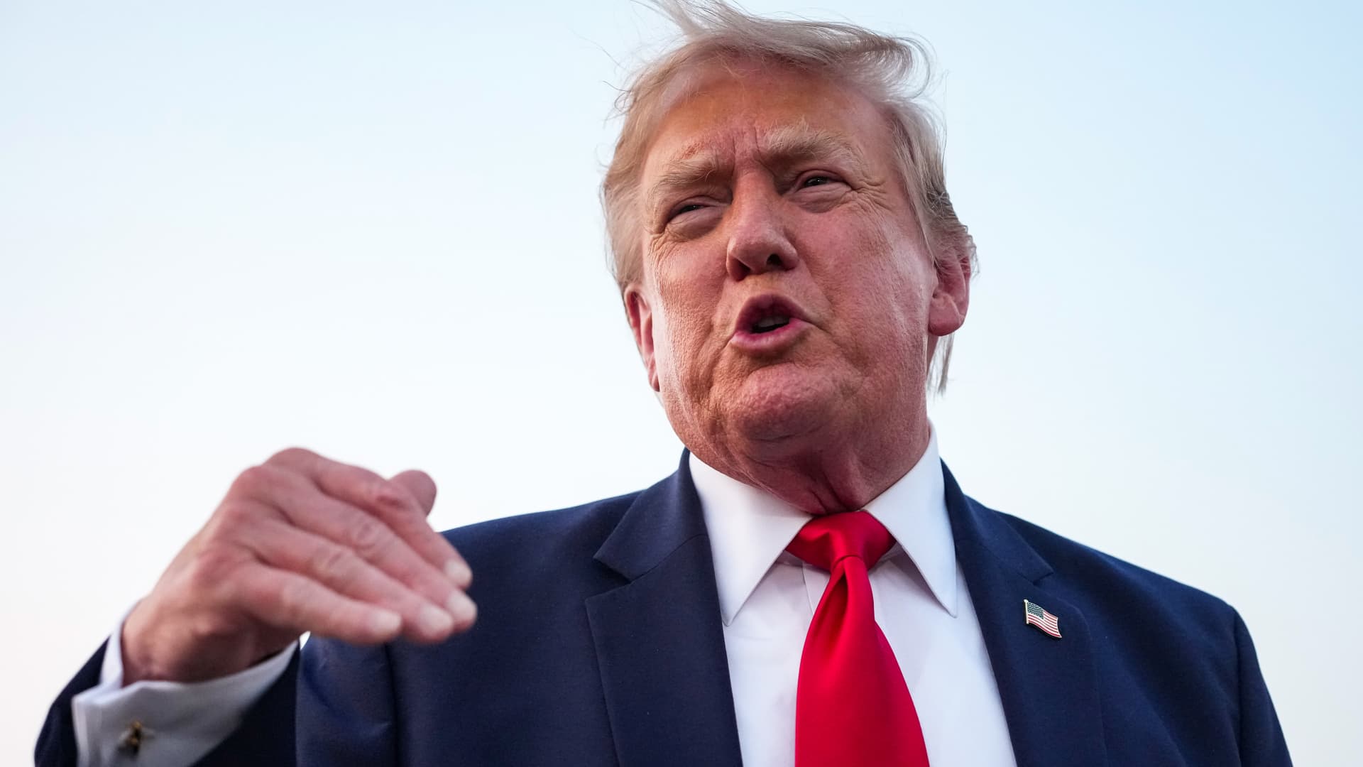 <div>Trump imposes 'sweeping' new tariffs on 60 trade partners as global duties expire</div>