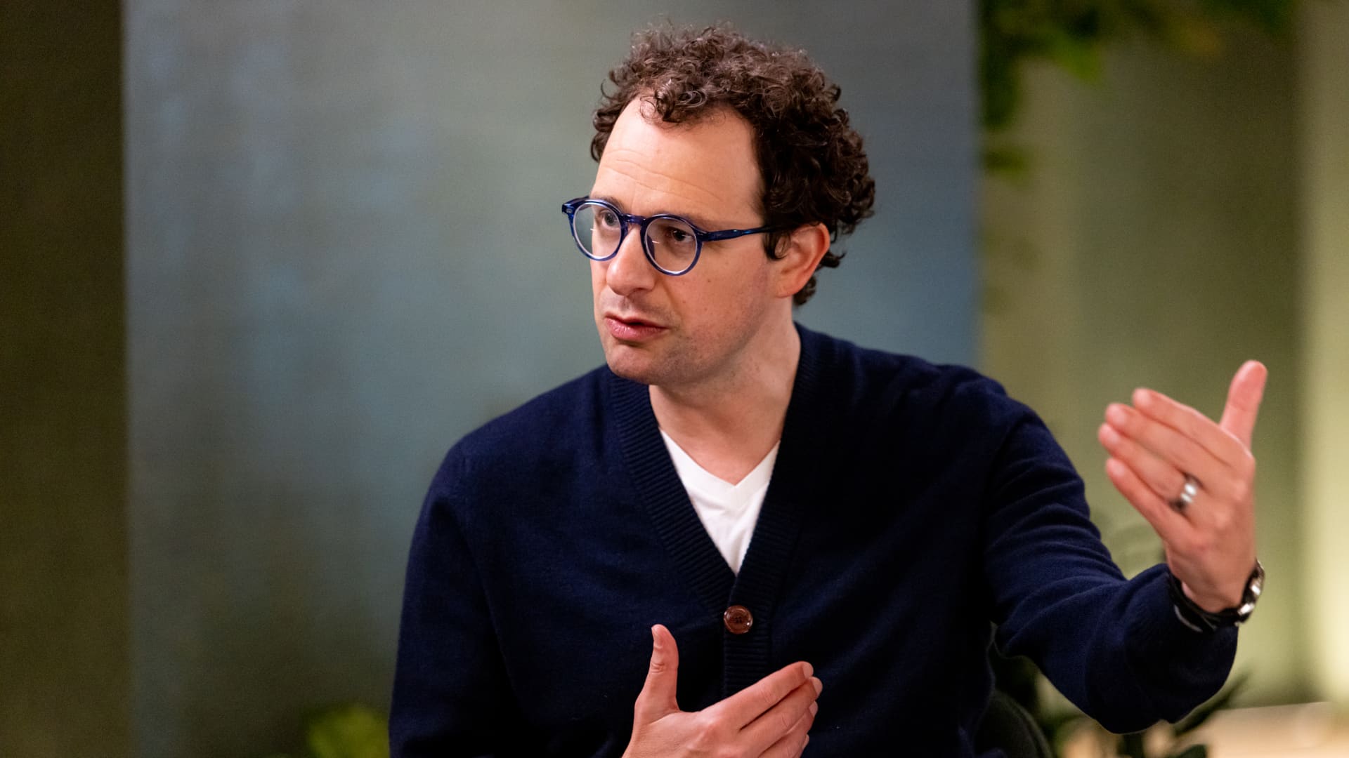 <div>Anthropic's new AI model rivals Fable 5 and is cheaper as businesses fret about costs</div>