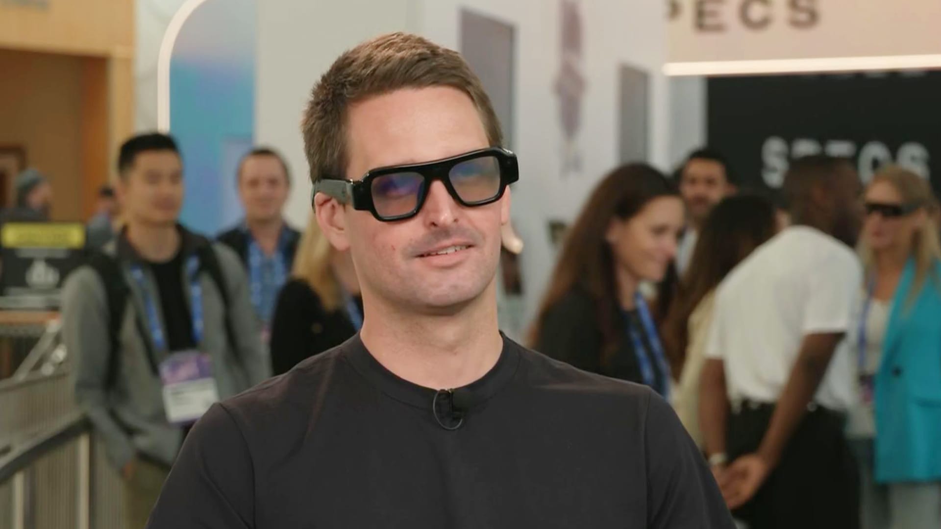 <div>Snap's stock jumps 8% on earnings beat and strong sales forecast</div>