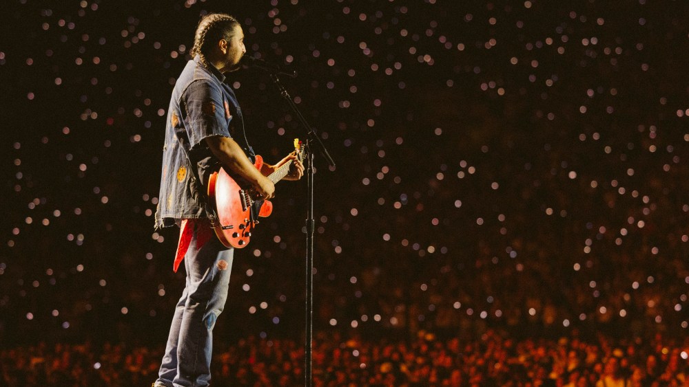 Noah Kahan Turns His ‘Miserable’ Material Into Manic Elation at Triumphant Rose Bowl Stadium Show: Concert Review