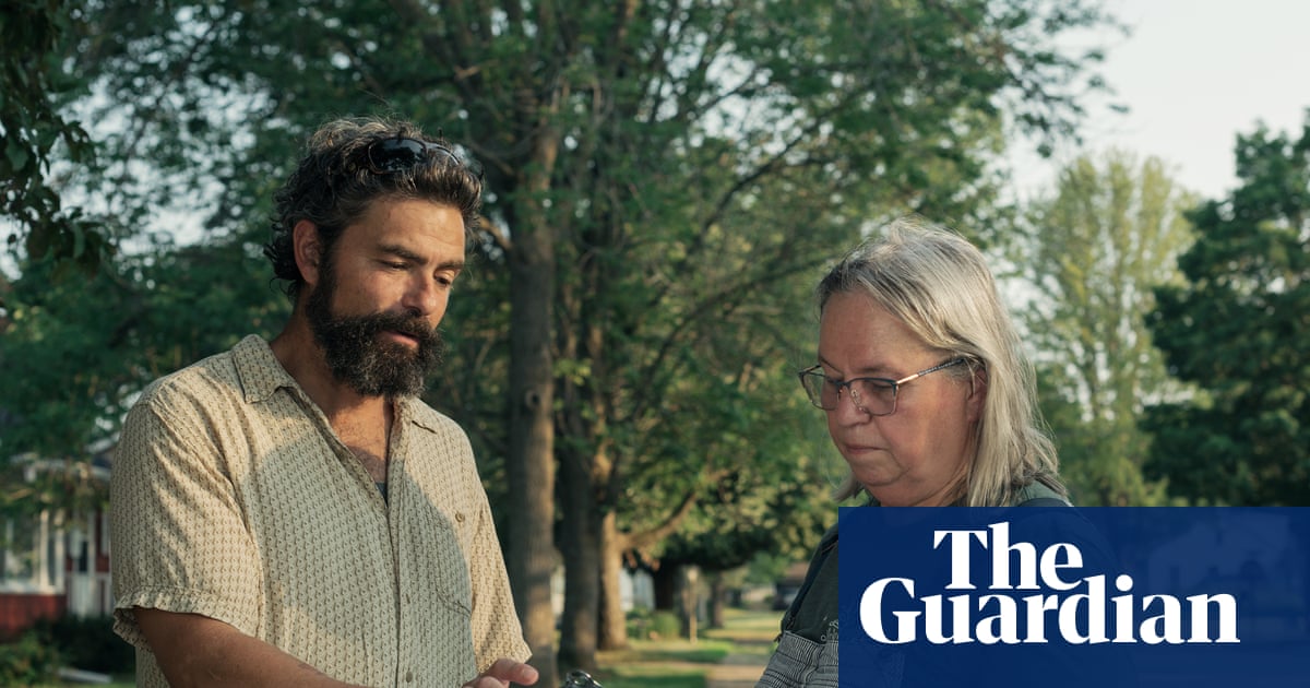 Where healthcare could sway voters, Democratic canvassers ramp up an old tactic: talking to people