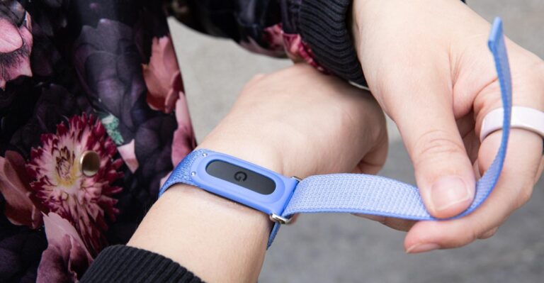 <div>Your Fitbit data can now connect directly to Apple Health</div>