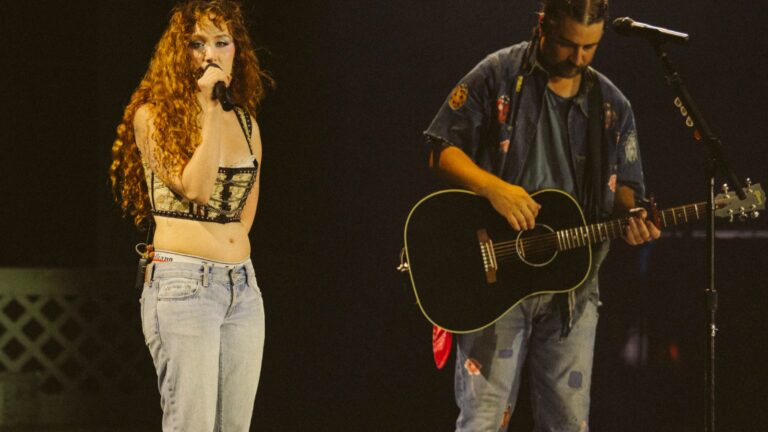 Watch Noah Kahan and Surprise Guest Chappell Roan Perform ‘California’ at Rose Bowl Stadium