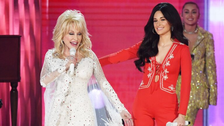 See Kacey Musgrave Cover Dolly Parton’s ‘Here You Come Again’ in Boston