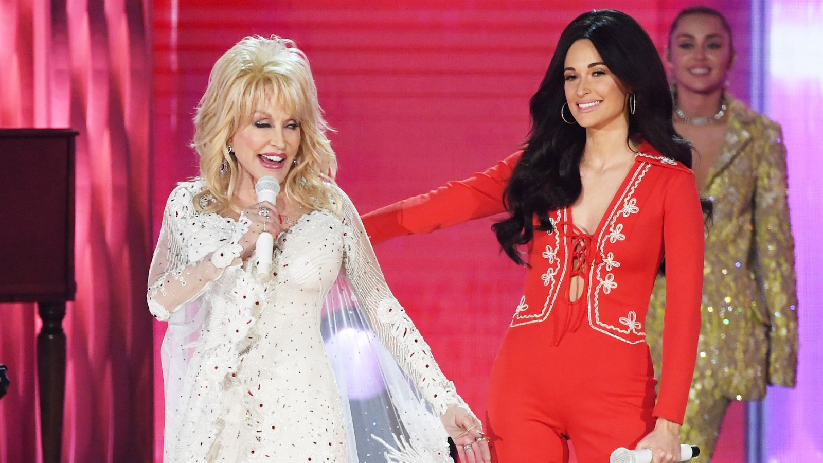 See Kacey Musgrave Cover Dolly Parton’s ‘Here You Come Again’ in Boston