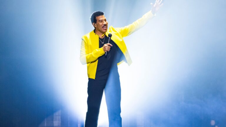 Lionel Richie Hospitalized After St. Louis Concert
