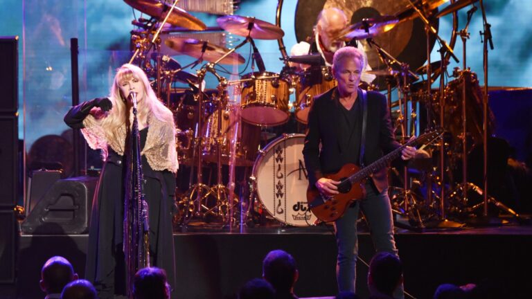 Lindsey Buckingham Teases Project With Stevie Nicks: ‘Next Year Should Be Pretty Interesting’
