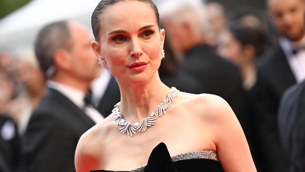 Natalie Portman at the Center of Literary Furor as Rachel Cusk’s ‘Life of M’ Nears Release