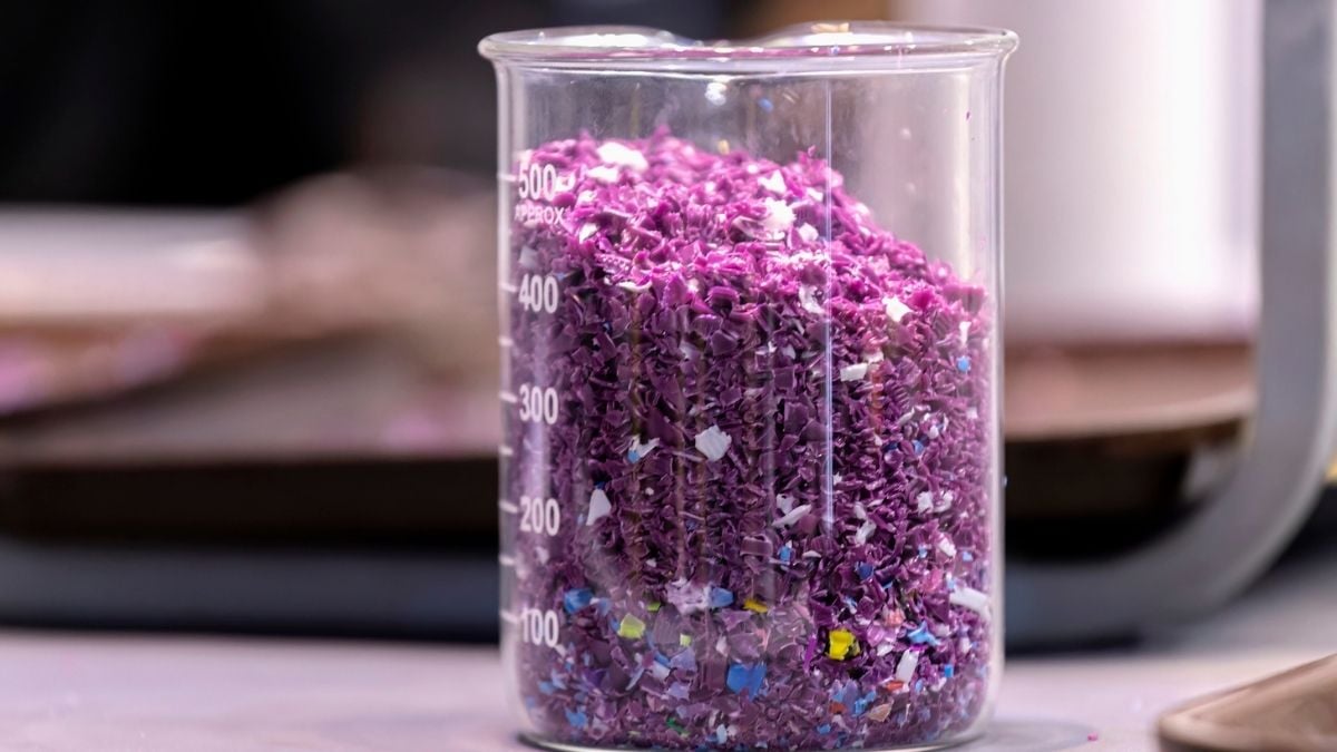 A New Kind of Plastic Vaporizes When Heated And Then Reassembles Itself