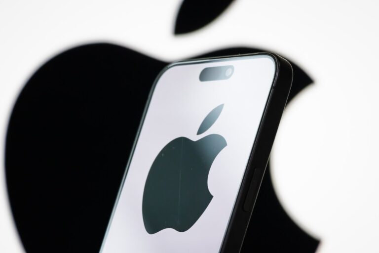Apple in talks to pay publishers to provide Siri with current news: report