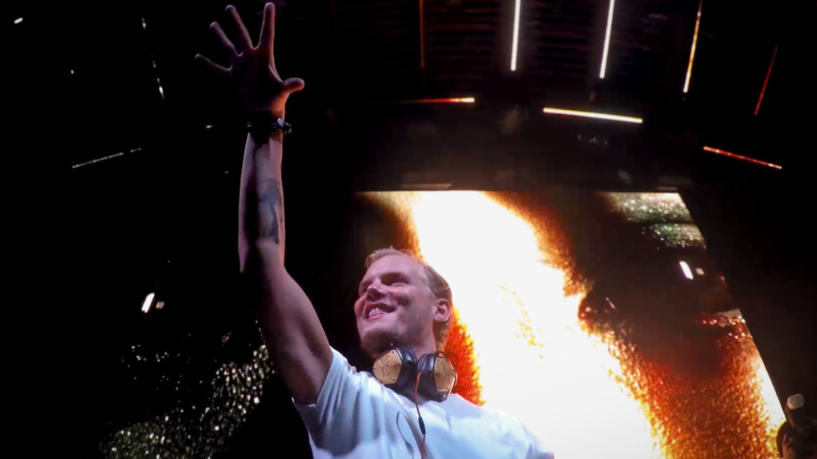 Watch Never-Before-Seen Footage of Avicii’s Final Performance