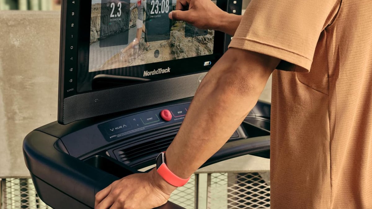 Get the Fitbit that shares heart rate info with gym equipment while it’s just $135