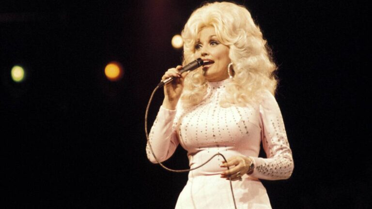 The internet mourns Dolly Parton, country music’s brightest light