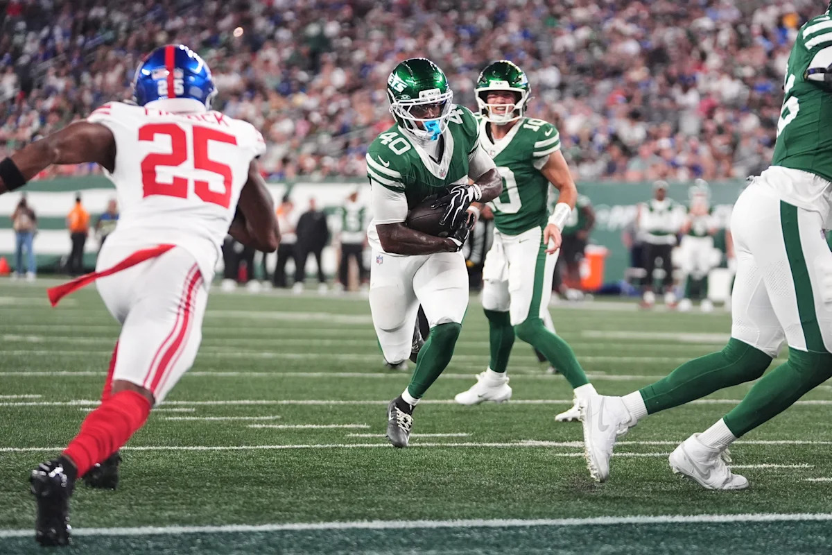 Jets rookie running back Chip Trayanum taken to hospital after injuring neck vs. Giants