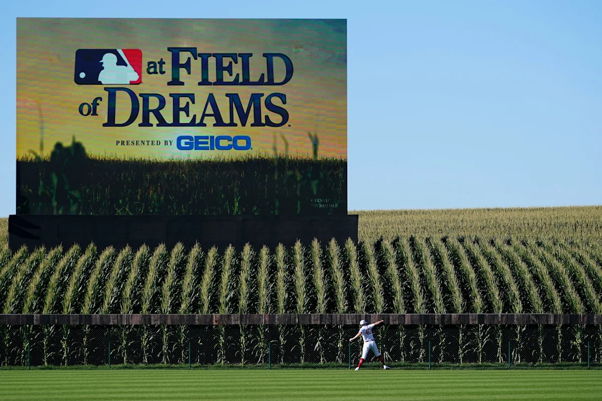 When is the Field of Dreams game 2026? Where is the field of dreams game