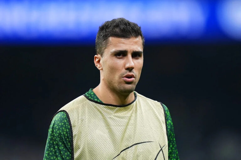 Barcelona ready to return with €60 million bid for Rodri after opening offer rejected