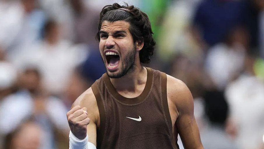 'I felt the love' - how did Alcaraz look on winning singles return?