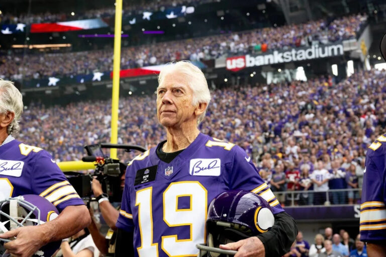 Former Vikings quarterback, punter Bob Lee dies at 81