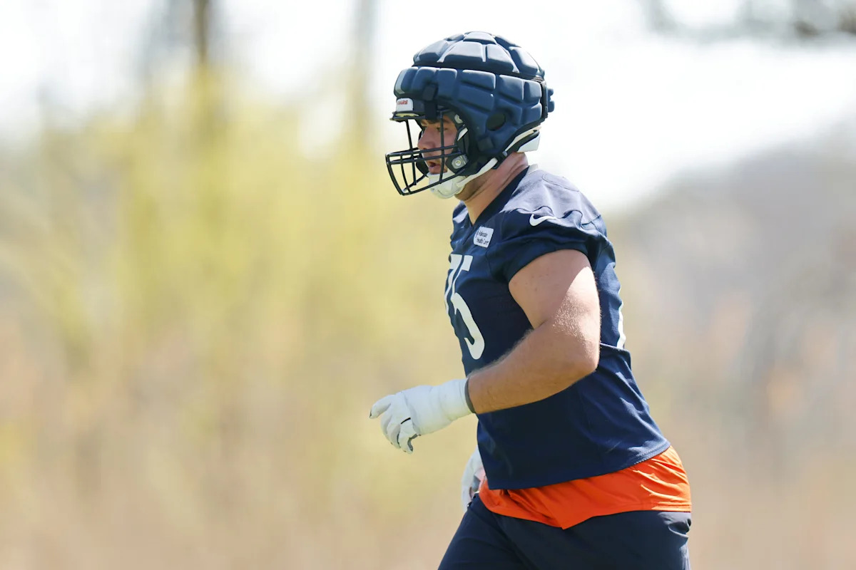 LOOK: Bears LT Ozzy Trapilo back in action at training camp practice