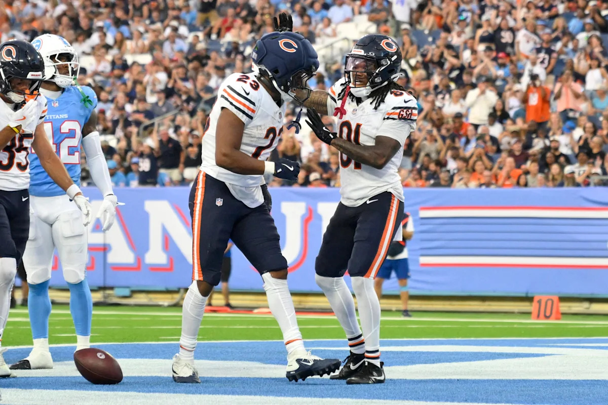 Luther Burden reacts to Bears WR Zavion Thomas' insane TD vs. Titans