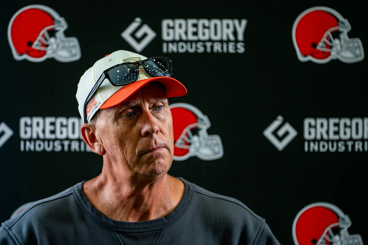 Browns' HC Todd Monken challenges Deshaun Watson after naming him QB1