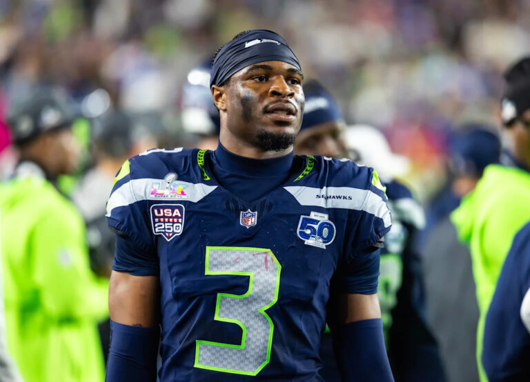 Seahawks safety has hilarious 4-word response to Aaron Donald comeback