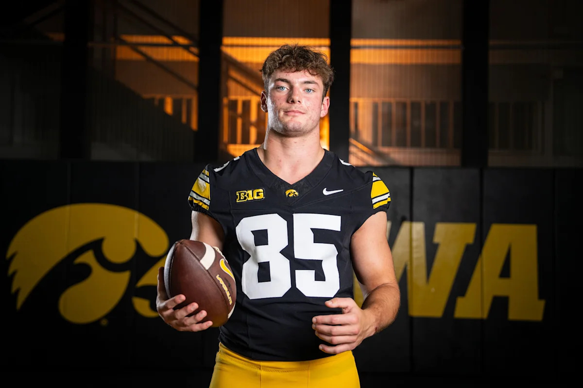Iowa football raves about second-year TE Thomas Meyer