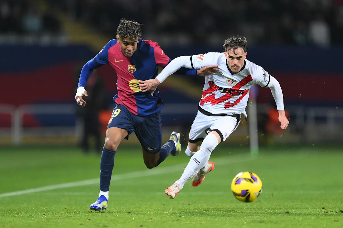 Chelsea complete £16m signing of defender