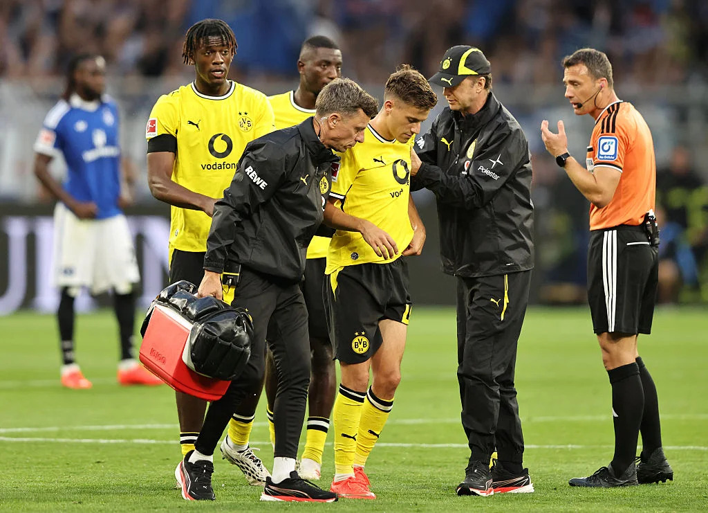 😱 Dortmund new boy who had dazzled suffers SERIOUS injury