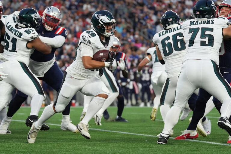 Eagles-Patriots first-half takeaways: Shipley, McKee shine