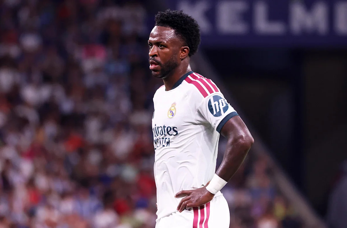 VIDEO: Vinicius shows frustration with Arda Güler during match against Espanyol