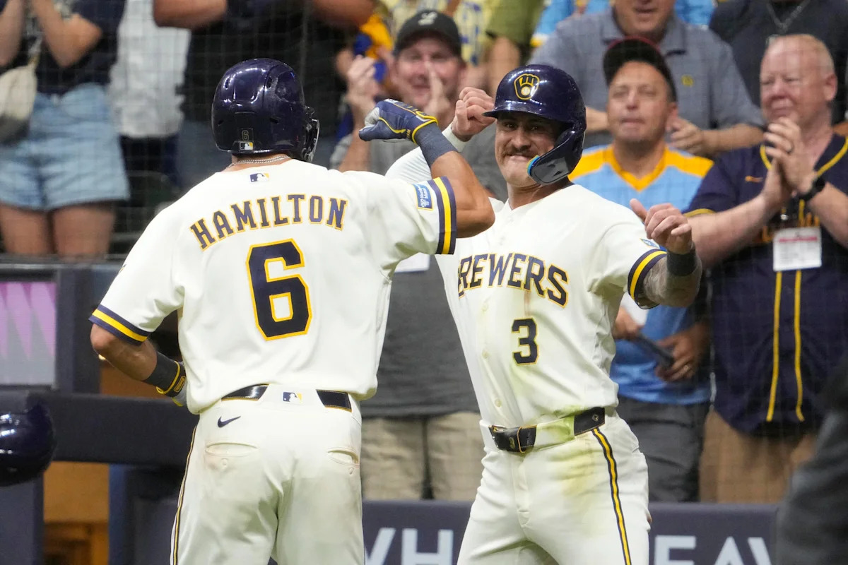 Brewers rout Mariners 22-0 on historic night