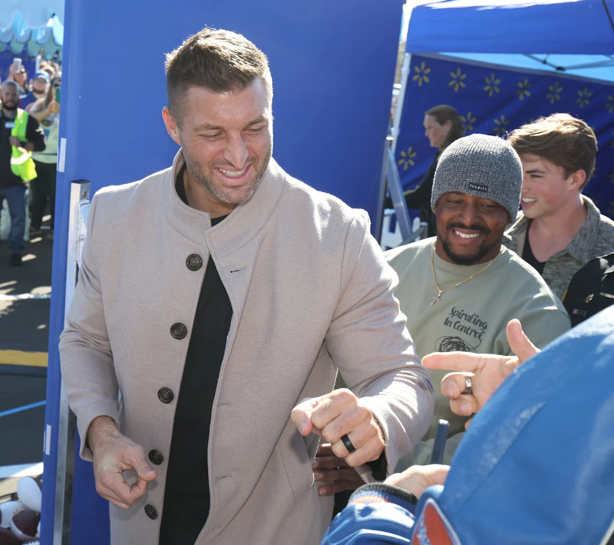 Florida football great Tim Tebow returning to Gainesville for charity event