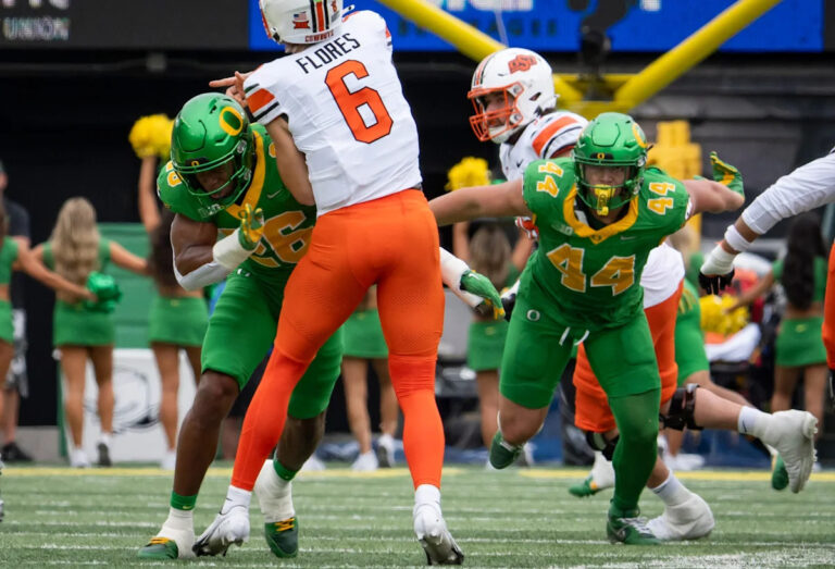 Oregon football depth chart projection. Who will start for the Ducks?