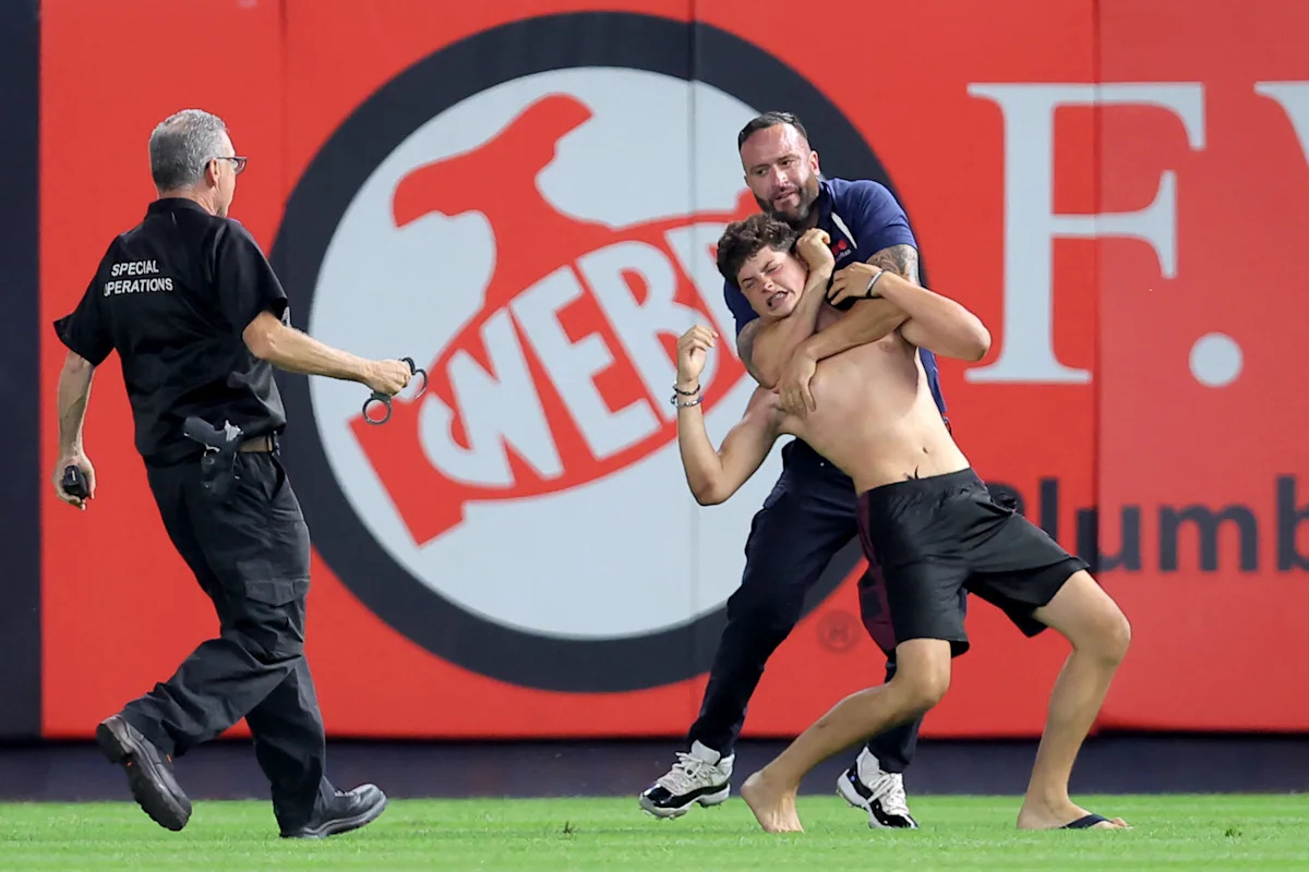 Scene at Yankee Stadium turns dangerous as 3 fans ran onto the field at the same time