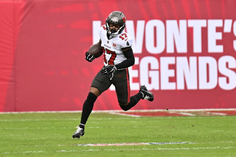 Texans bolster WR room with pair of veteran signings