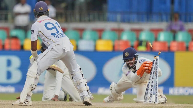Fight after follow-on: Sooriyabandara, Kamindu Mendis defy India but Sri Lanka stare at series defeat in Colombo