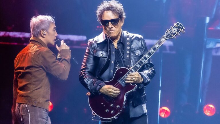 Watch Longtime Steve Perry Impersonator Hugo Valenti Finally Guest With Journey