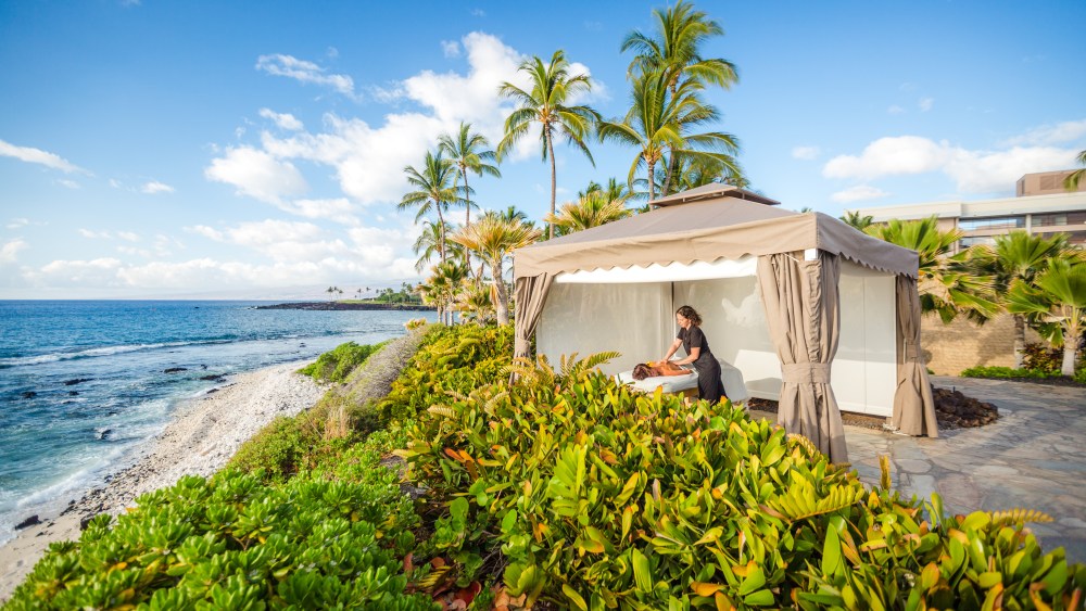 The Best Hilton Hotels in Hawaii: From a 22-Acre Waikiki Resort to Charming, Boutique Abodes 