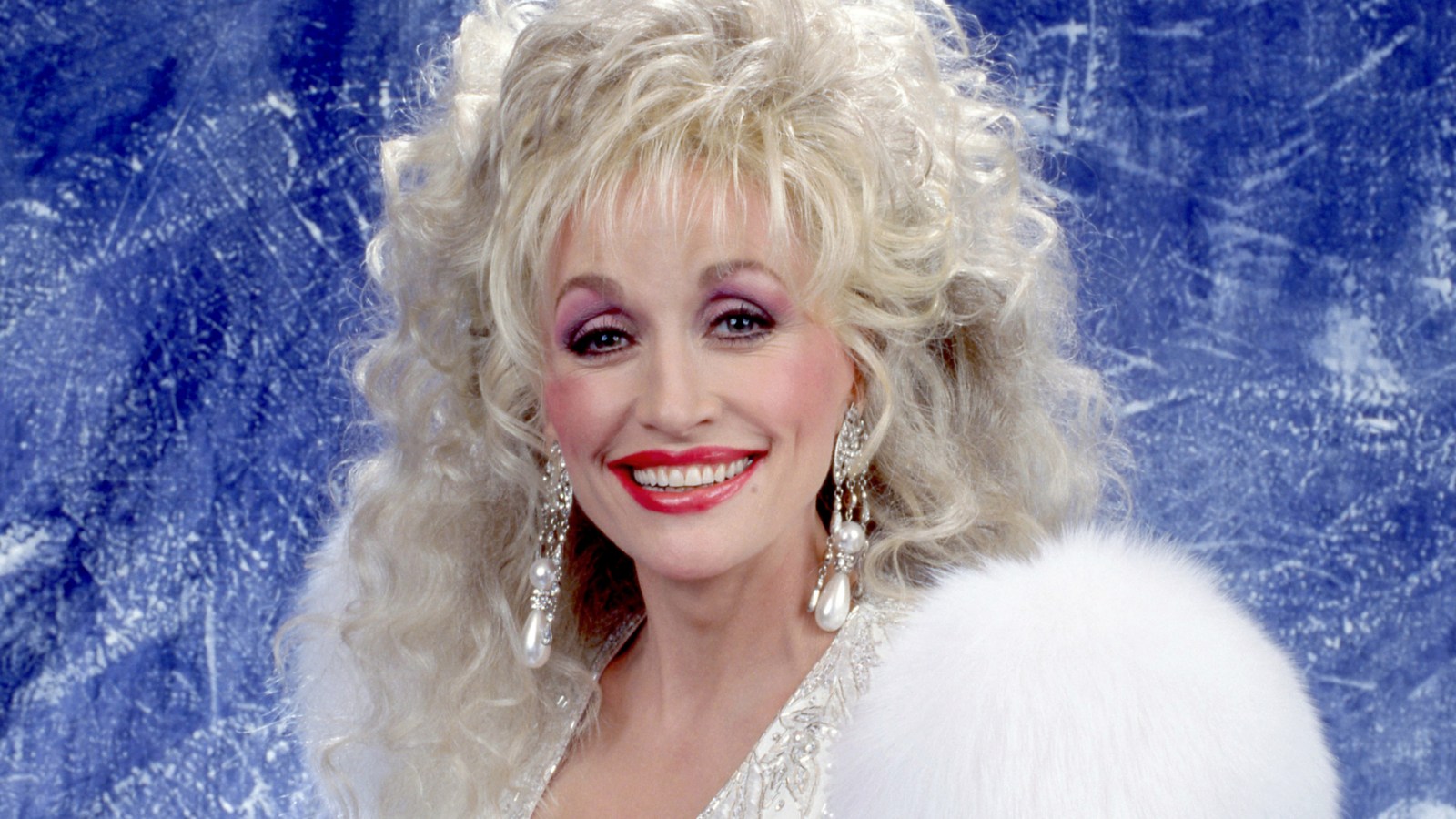 Women Spend Our Lives Being Looked At. Dolly Parton Refocused the Gaze