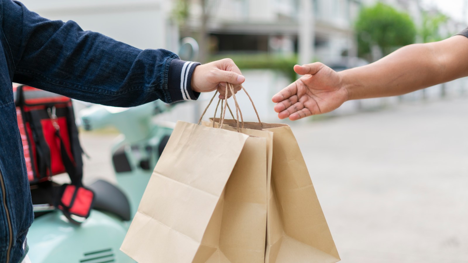 Here’s How DoorDash Is Rewarding Football Fans Who Order In on Saturdays