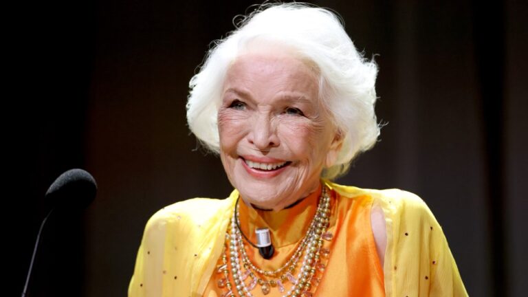 Ellen Burstyn Cries as She Gets Venice Golden Lion for Lifetime Achievement: ‘It’s One Thing to Win an Oscar, Tony or Emmy — All of Which I’ve Won. But This Is a Lot’