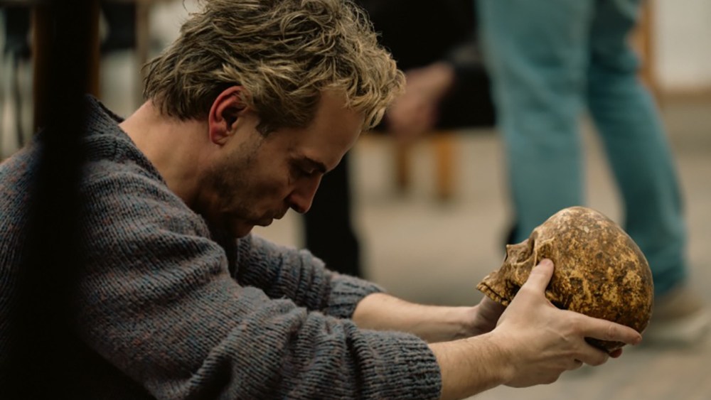 ‘Elsinore’ Review: Andrew Scott Is Powerfully Moving as Ian Charleson, the ‘Chariots of Fire’ Star Who Played Hamlet While Ravaged by AIDS