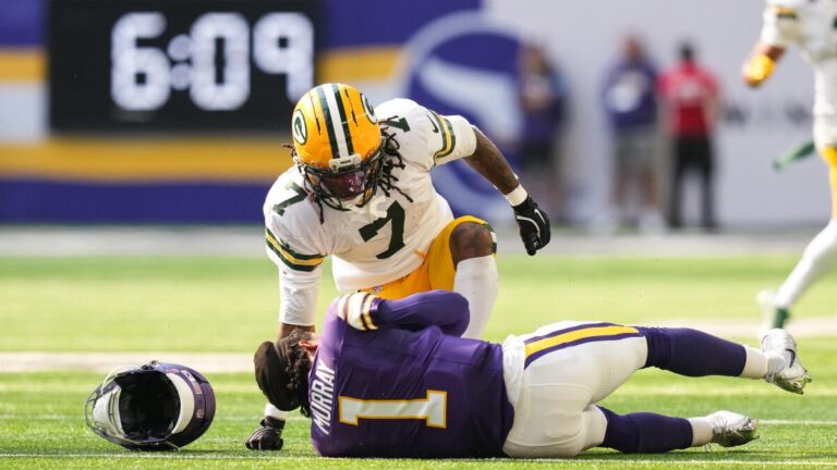 Vikings rule out QB Kyler Murray with a concussion in Minnesota debut vs. Packers