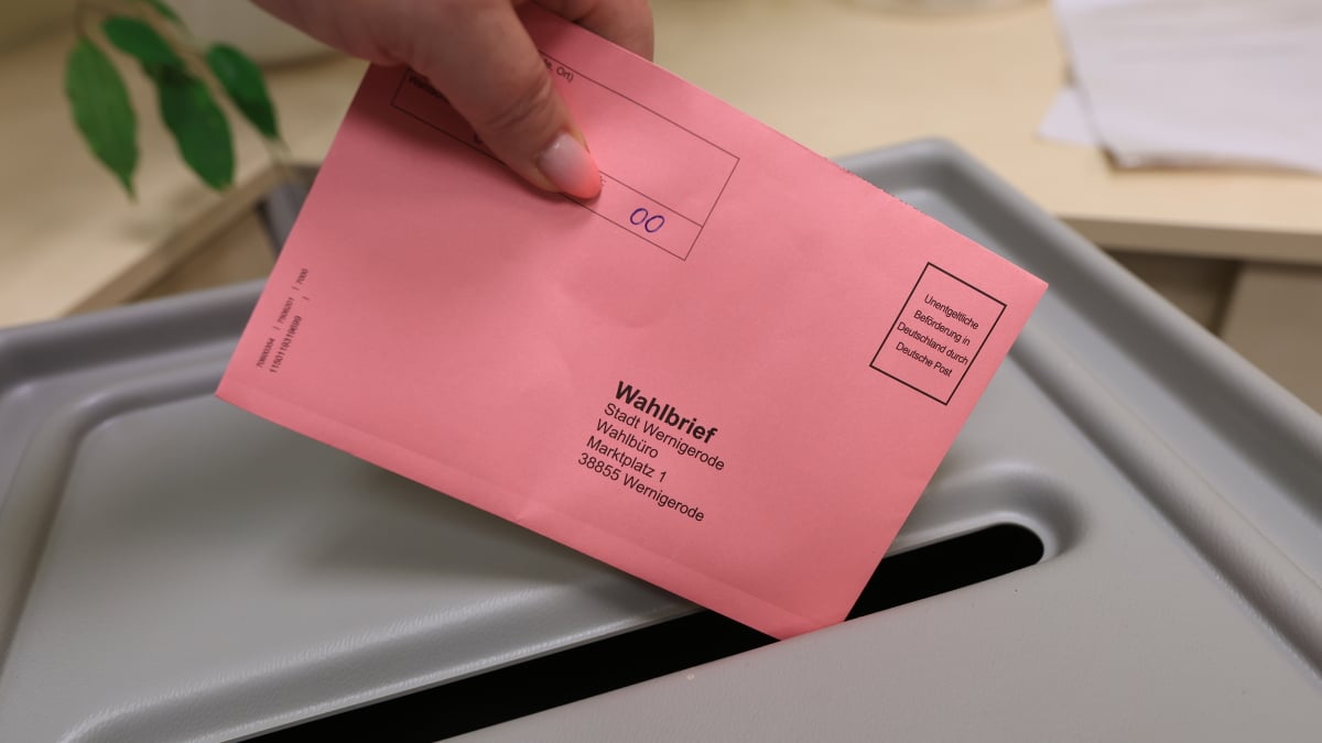 Whistleblower: USPSs new ballot screening system isnt ready