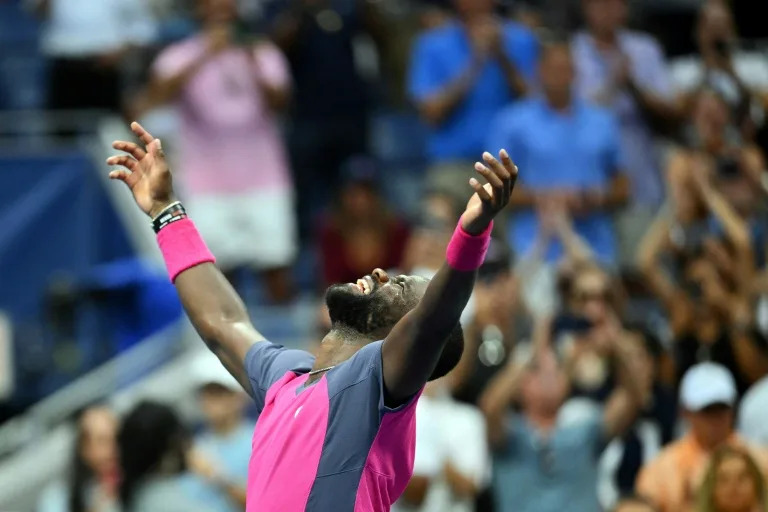 Shelton stuns Alcaraz in 3:34 am US Open finish, Sabalenka battles on