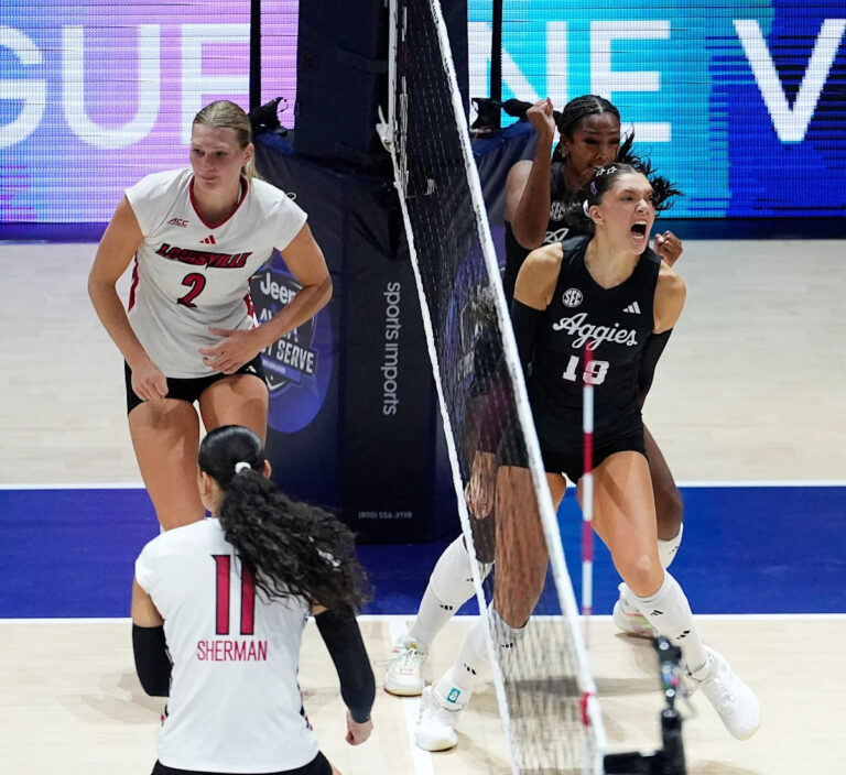 Kaia Castle delivers career night for Texas A&M volleyball