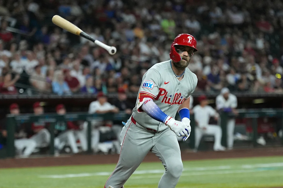 Bryson Stott hits a solo HR, Phillies beat the Diamondbacks 2-1 to cap 21-win August