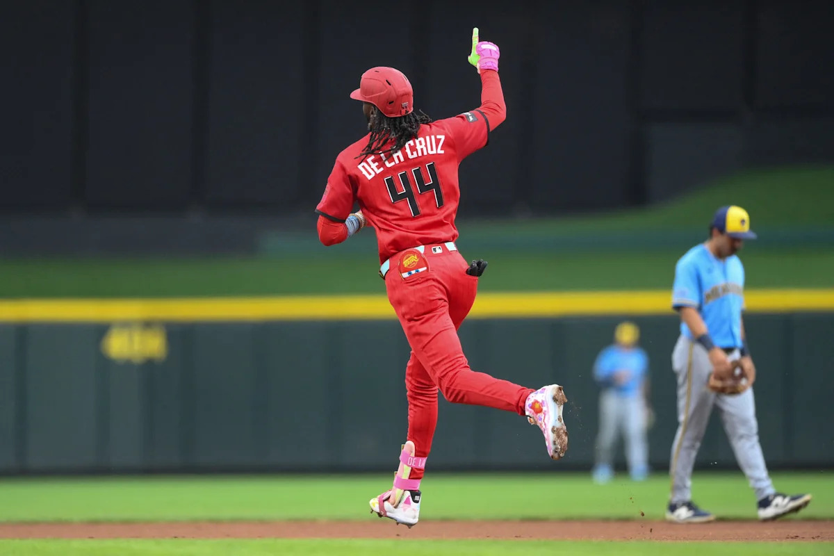 Late-night Reds ride long ball to win over Milwaukee Brewers