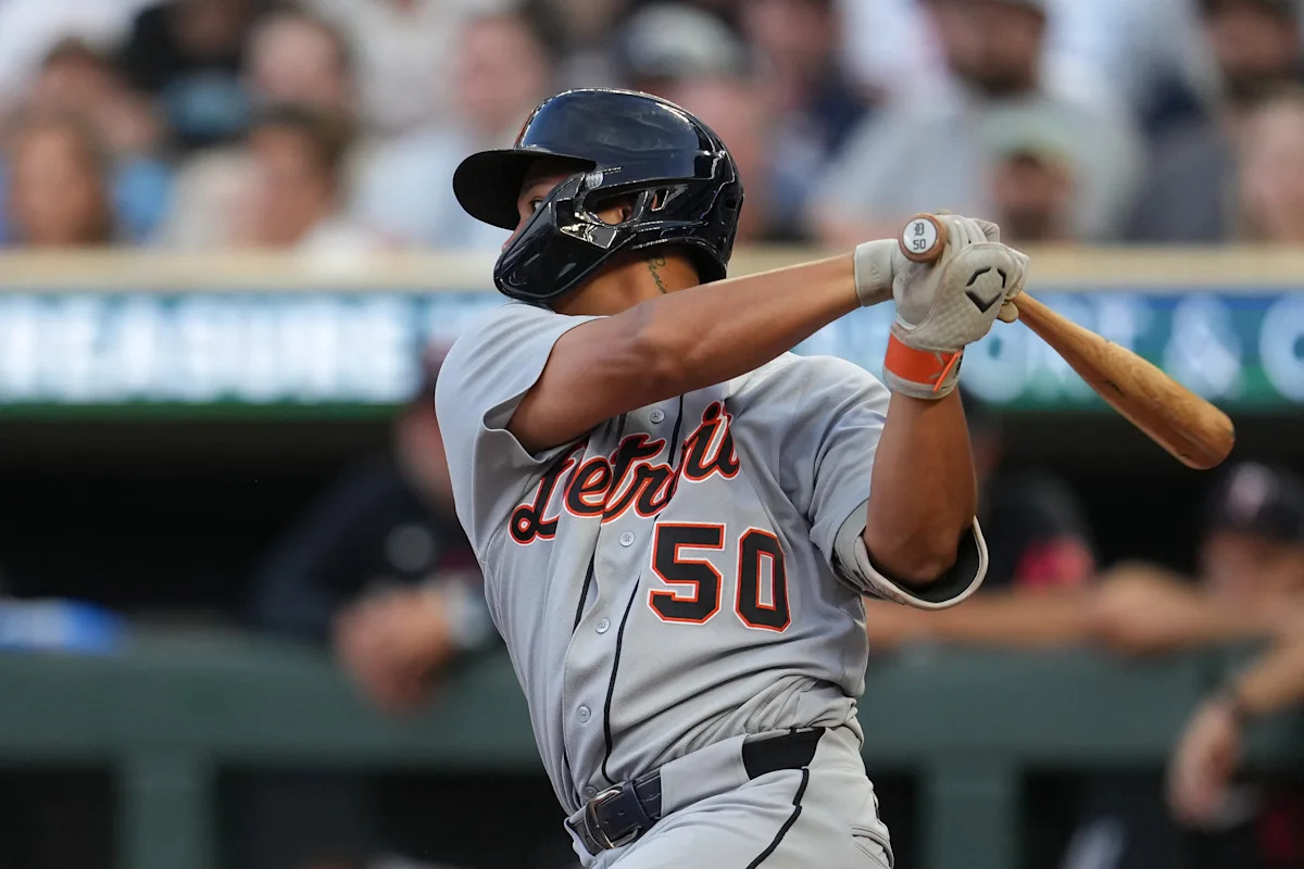 Tigers' Hao-Yu Lee leaves game after home-plate collision